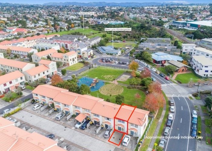  at 21/3 Ambrico Place, New Lynn, Waitakere City, Auckland