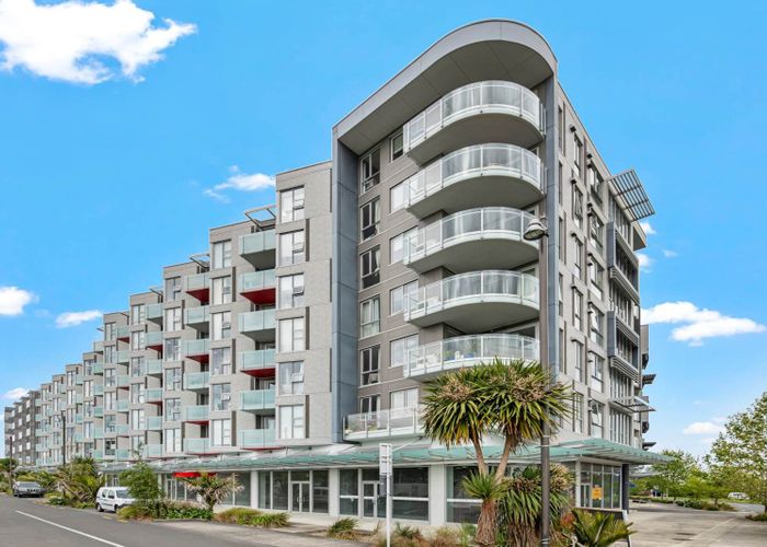  at 405/1 Rose Garden Lane, Albany, North Shore City, Auckland