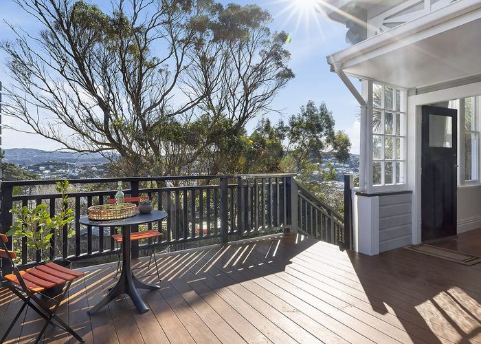  at 11 Nevay Road, Karaka Bays, Wellington