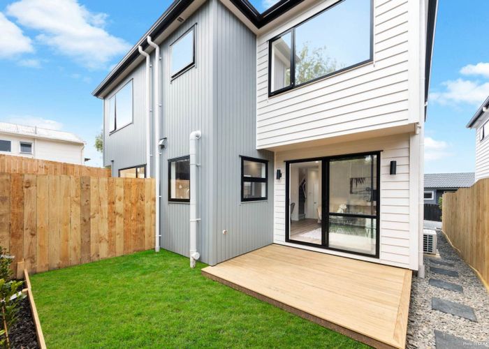  at 8B Butterworth Drive, Glendene, Waitakere City, Auckland