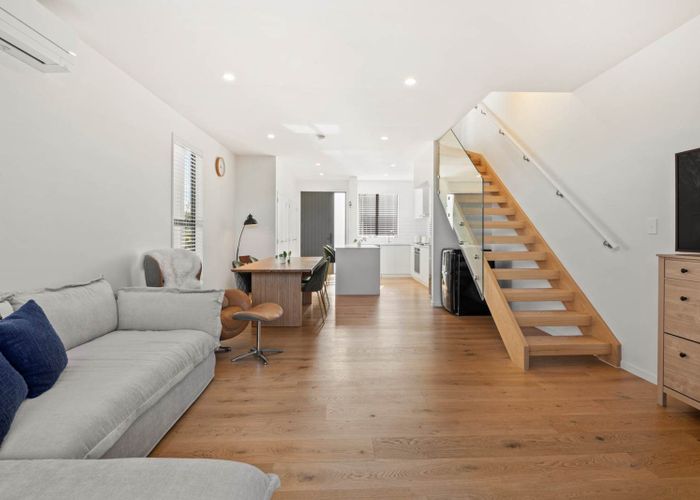  at 31/82 East Coast Road, Milford, North Shore City, Auckland