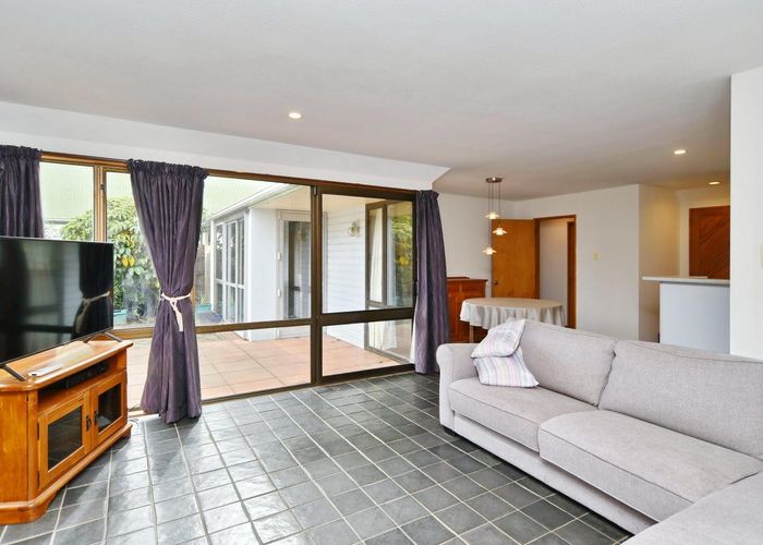  at 2/16 Owens Terrace, Upper Riccarton, Christchurch