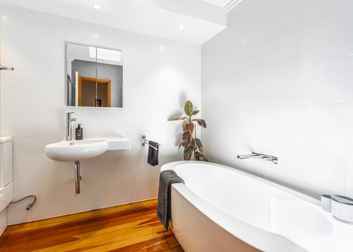  at 23 Gloria Avenue, Te Atatu Peninsula, Auckland