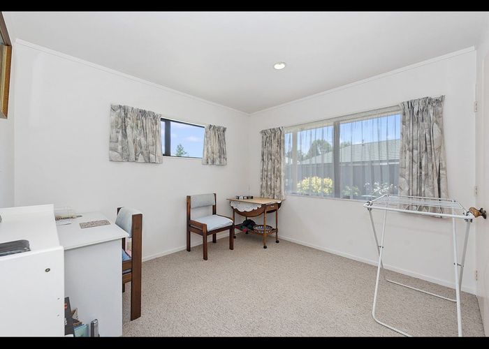  at 52 Forth Crescent, Glenview, Hamilton