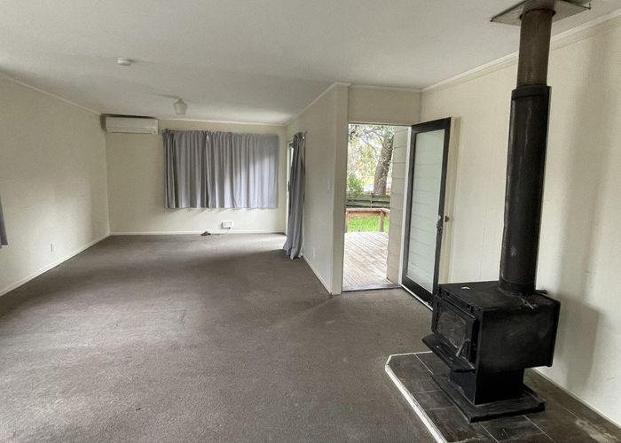  at 28 Hinton Place, Weymouth, Manukau City, Auckland