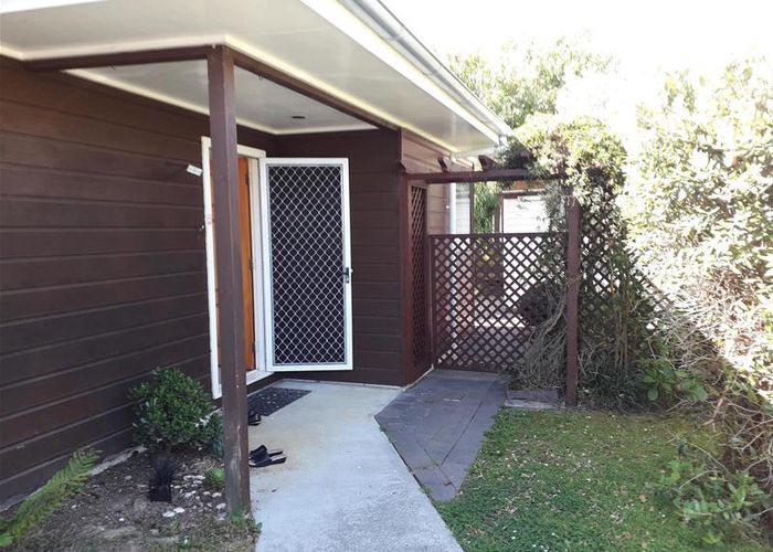  at 1/13 Pinewood Grove, Botany Downs, Auckland