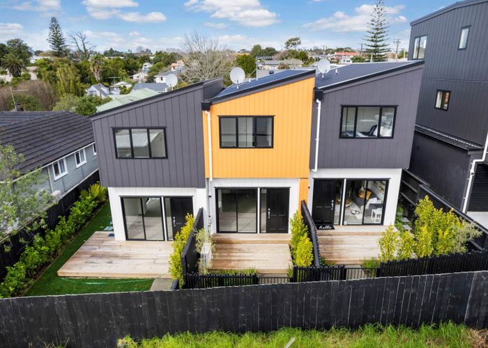  at 329 E Rangatira Road, Beach Haven, North Shore City, Auckland