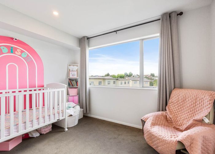  at 5/11 Ray Small Drive, Papakura, Papakura, Auckland