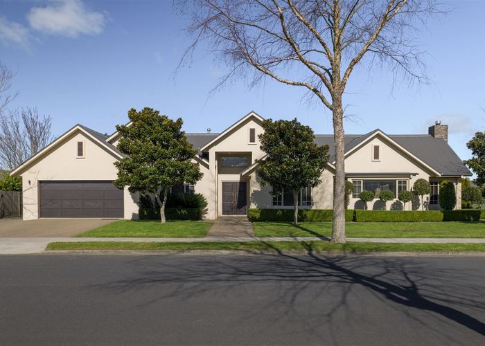  at 69 Wiltshire Drive, Huntington, Hamilton