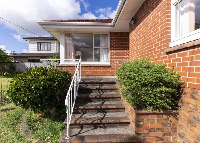  at 10 McCullough Avenue, Papatoetoe, Auckland