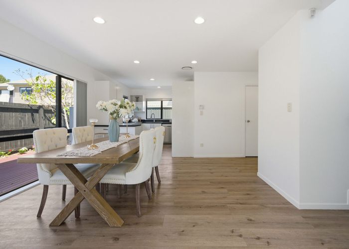  at 9 Bordeaux Parade, Te Atatu South, Waitakere City, Auckland