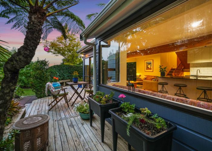  at 4 Milwaukee Place, Glendene, Waitakere City, Auckland