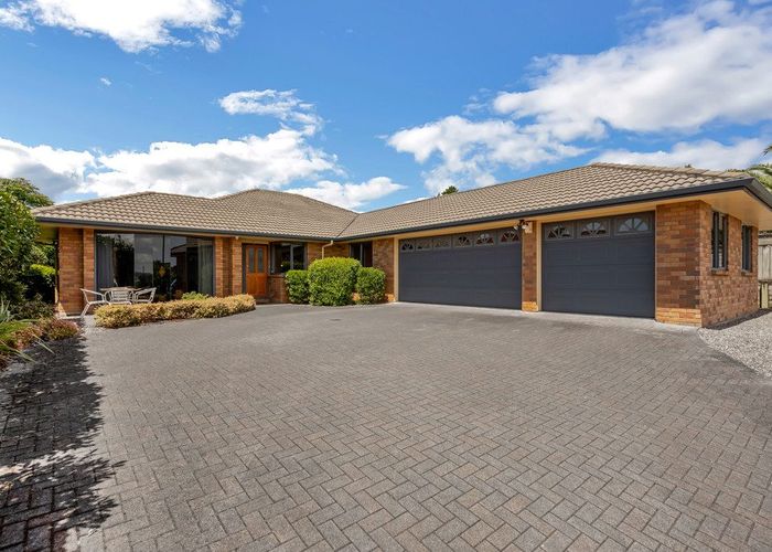  at 41 Chadlington Avenue, Henderson, Auckland