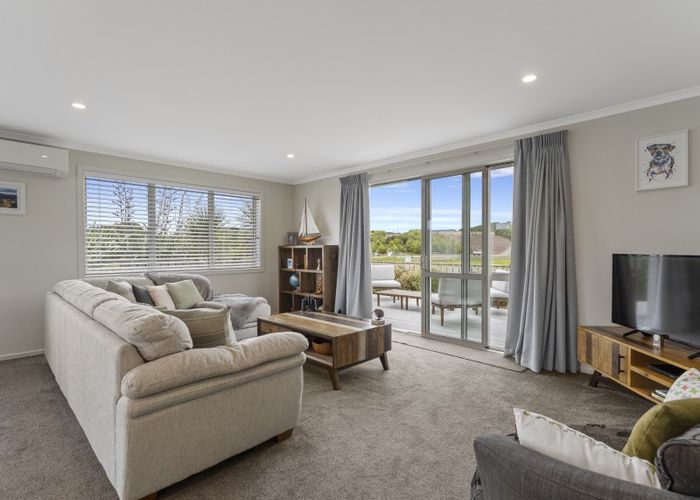  at 3 Tapuhikura Street, Waikanae