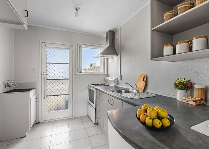  at 2/77 Wellington Street, Howick, Manukau City, Auckland