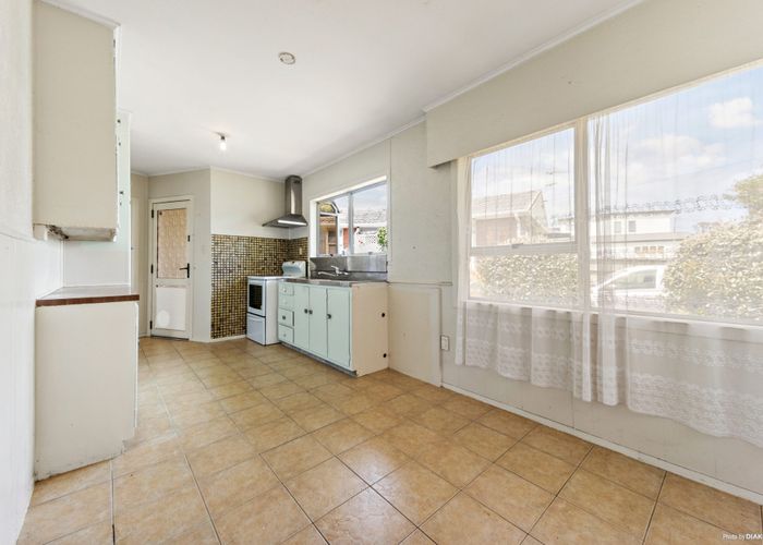  at 29 Kingdale Road, Henderson, Waitakere City, Auckland