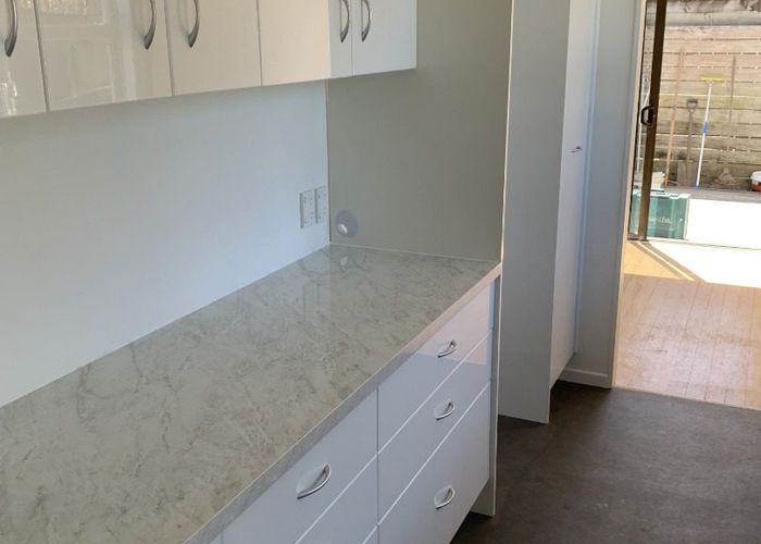  at 15 Royalty Rise/8 Oreil Avenue, West Harbour, Waitakere City, Auckland