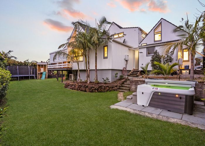  at 5 Ripon Crescent, Meadowbank, Auckland