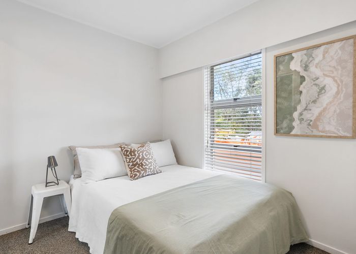  at 2/131 Mokoia Road, Birkenhead, Auckland