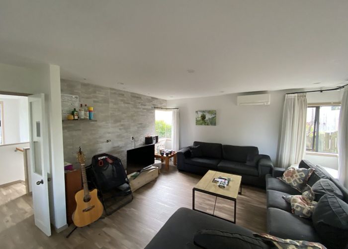  at 18 Bush View lane, Northcote, North Shore City, Auckland