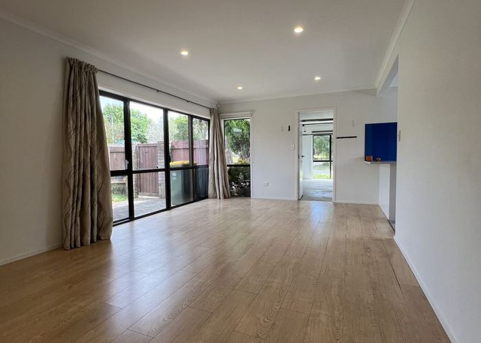  at 16 Loloma Drive, Half Moon Bay, Auckland