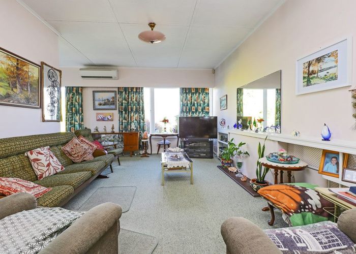  at 1422 Karamu Road North, Mayfair, Hastings