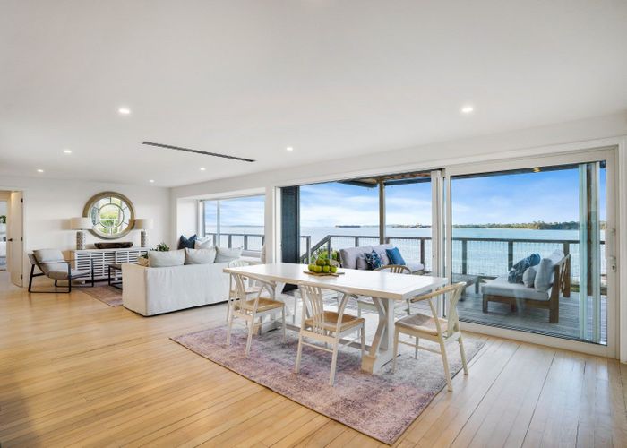  at 369 Clifton Road, Howick