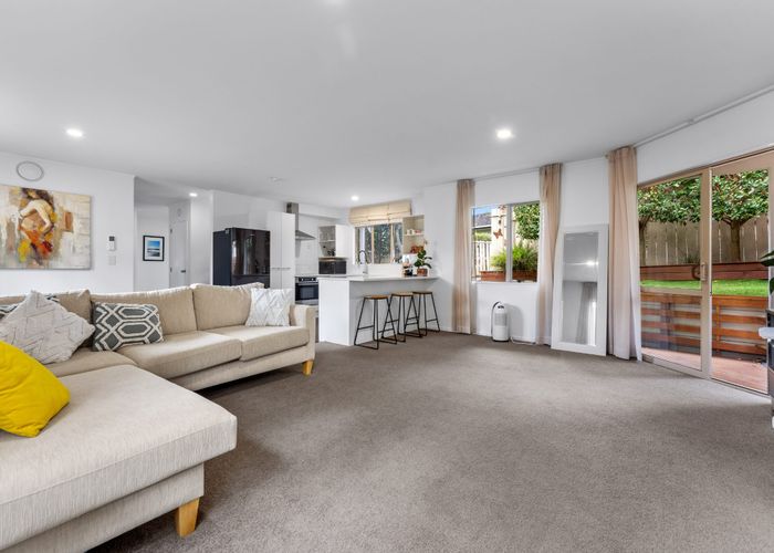  at 8a Aplin Place, Birkdale, North Shore City, Auckland