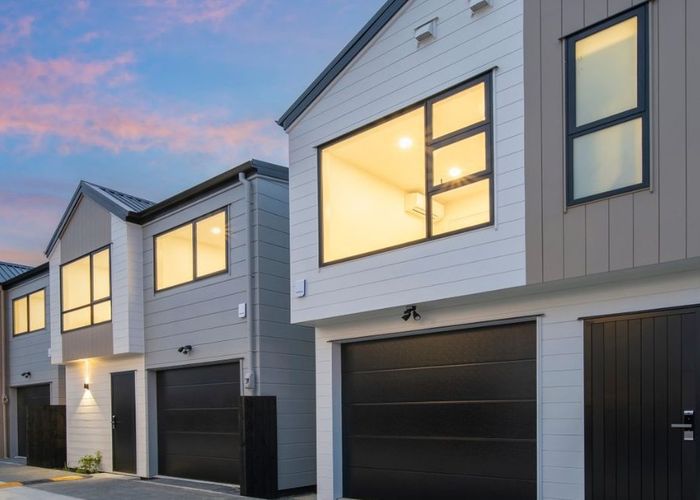  at 21 Smythe Road, Henderson, Auckland