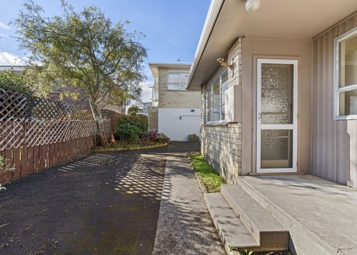  at 2/50 Paynters Avenue, Strandon, New Plymouth, Taranaki