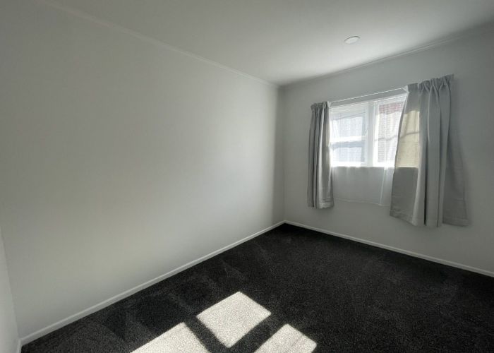  at 84 Lake Rd, Northcote, North Shore City, Auckland