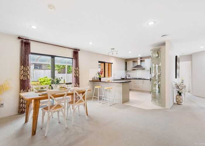  at 41 South Kensington Way, Henderson, Auckland