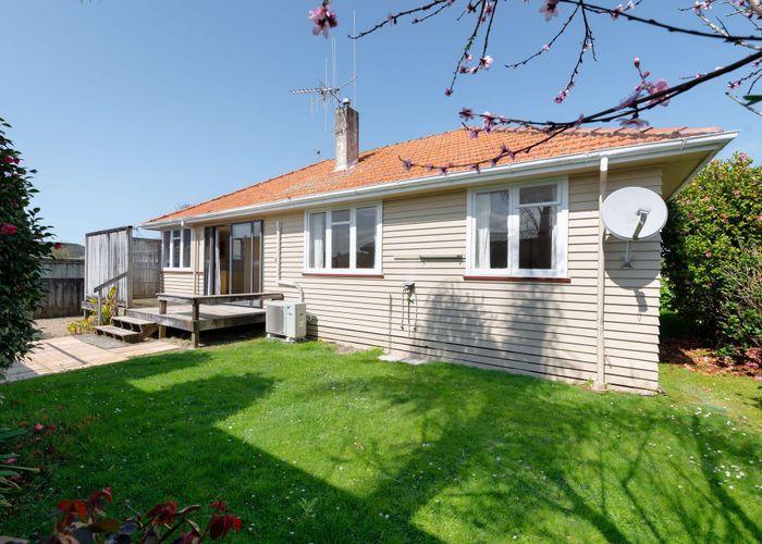  at 11 Hockin Place, Fairfield, Hamilton
