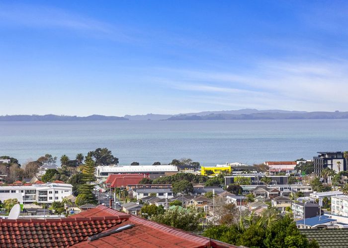  at 3 Robin Lane, Browns Bay, Auckland