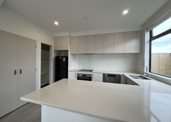  at 3/2 Moor Avenue, Te Atatu Peninsula, Waitakere City, Auckland