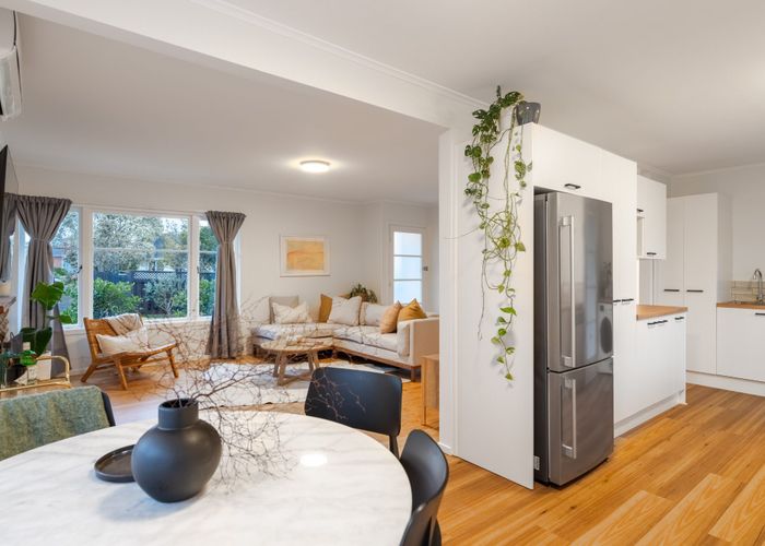  at 27 Essex Street, Te Atatu South, Waitakere City, Auckland