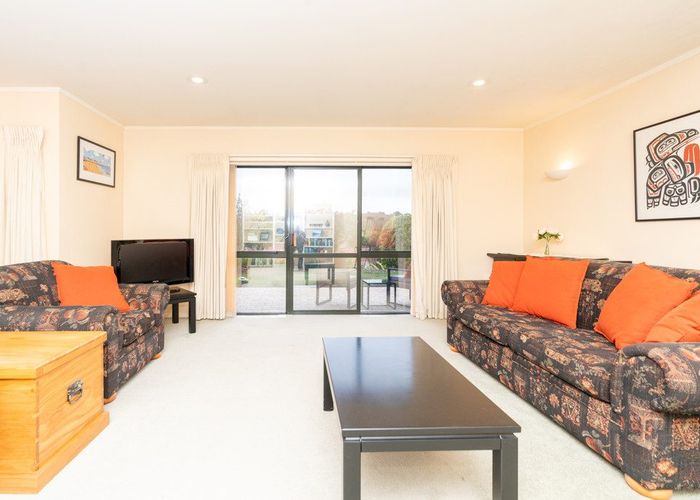  at 61 Grosvenor Gardens, Flagstaff, Hamilton