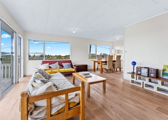  at 2/1 Windsor Place, Windsor Park, Auckland