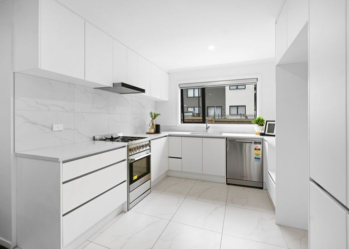  at 2/4 Oku Close, Hillcrest, Hamilton, Waikato