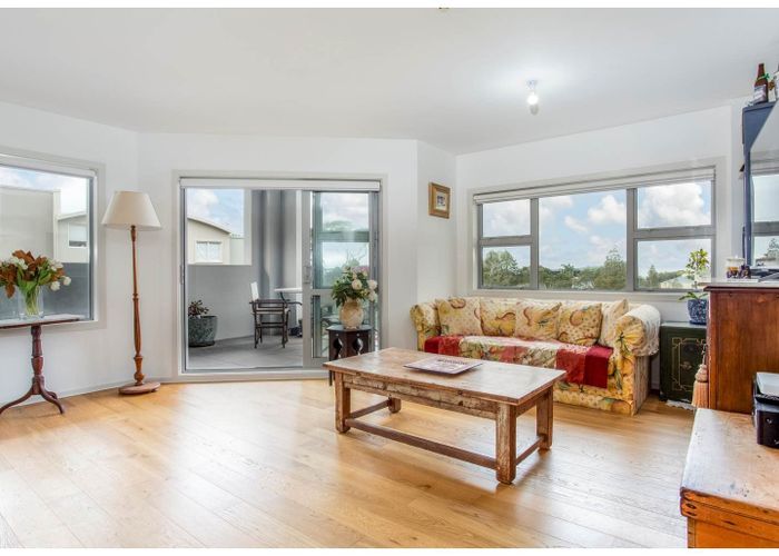  at 16/270  Onewa Road, Birkenhead, North Shore City, Auckland