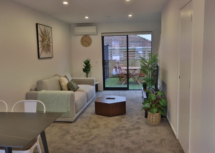  at 2/23 Awaroa Road, Sunnyvale, Waitakere City, Auckland