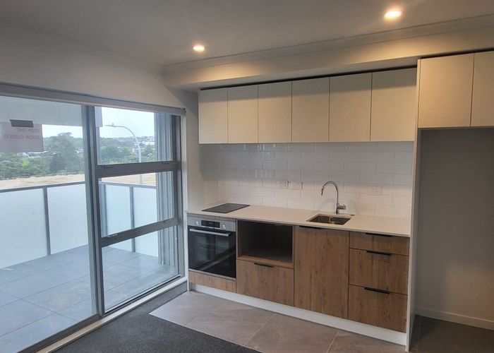  at 302/30 (STUDIO) Shortfin Place, Flat Bush, Manukau City, Auckland