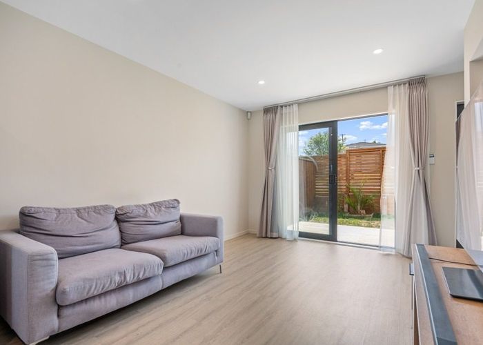  at 111 Trias Road, Totara Vale, Auckland