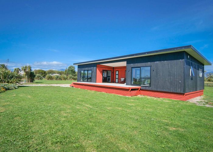  at 5 Elley Drive, Carters Beach, Westport