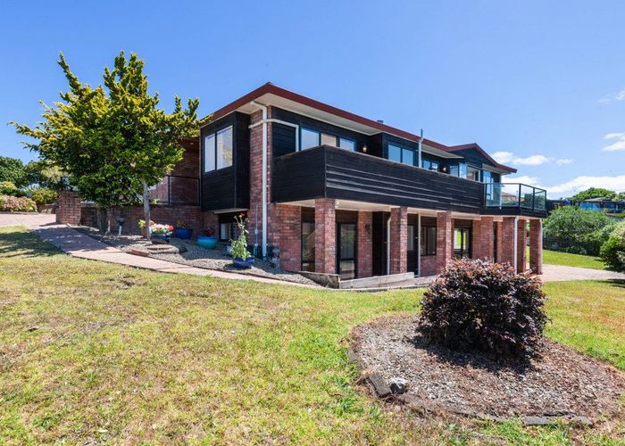  at 71 Lagoon Way, West Harbour, Auckland