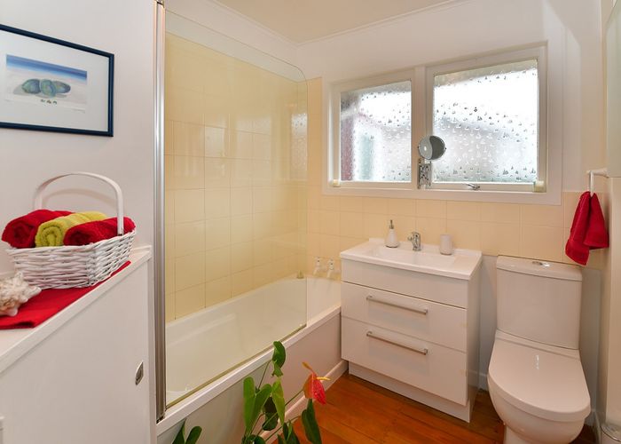  at 1/14 Dorchester Street, Meadowbank, Auckland