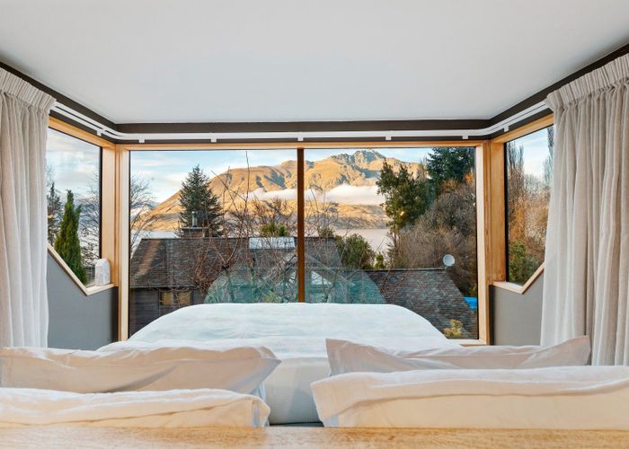  at 32 Evergreen Place, Sunshine Bay, Queenstown