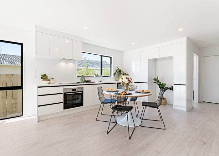  at 18E Larissa Avenue, Henderson, Waitakere City, Auckland