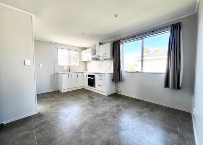  at 2/30 Coombe Avenue, Ōtara, Auckland