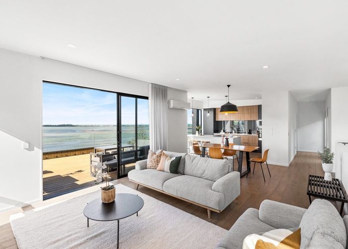  at 17 Rangatira Terrace, Mount Pleasant, Christchurch